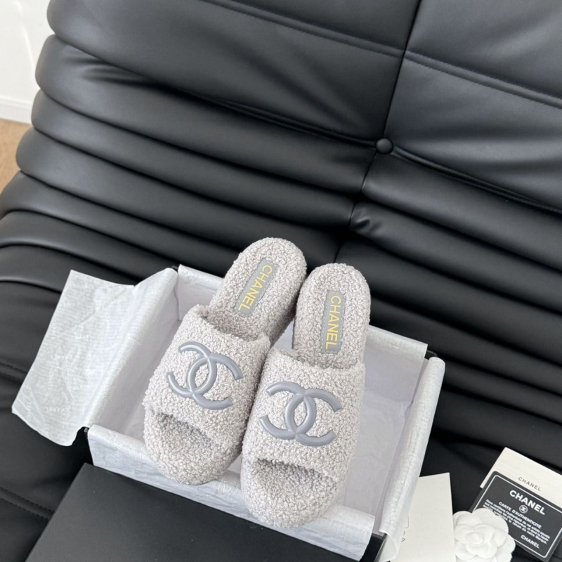 Ch**el slippers